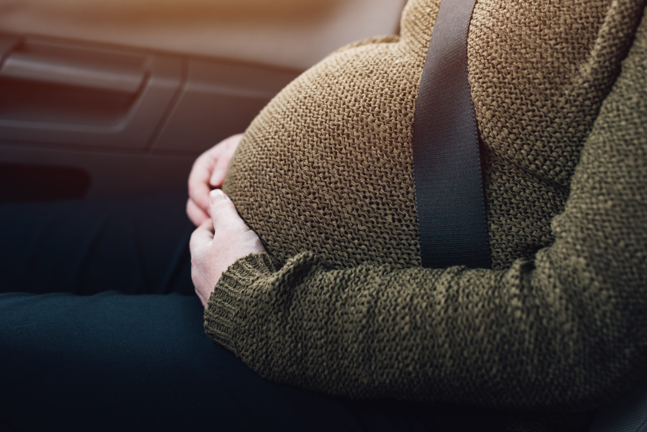 Femme enceinte, à éviter en voyage en voiture – Ailleurs magazine